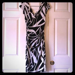 Fitted geometrical black and white dress
